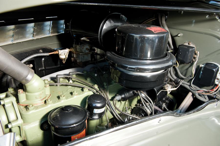  Packard 180 Custom Super Eight Formal Sedan 1940 года  (фото 5 из 5)